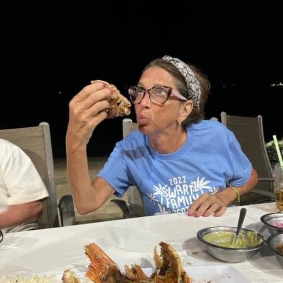 Meet your Posher, Vicki - Picture 1 of 1